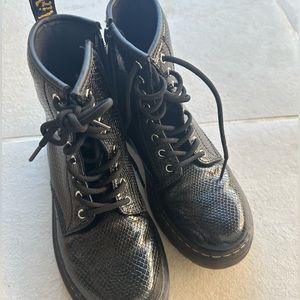 Kids Dr. Marten Scale Boots